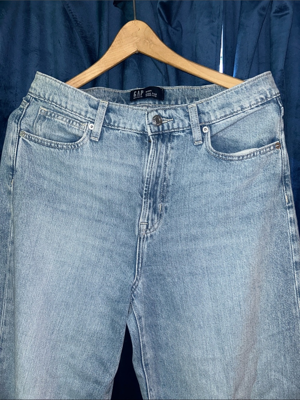 GAP womens size 8 high-rise wide leg denim Light Wash Relaxed Jeans NWOT